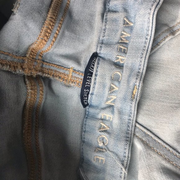AMERICAN EAGLE Light Wash Curvy Hi Rise Shortie 0 - Picture 4 of 6
